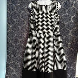 Dana Buchman women's 12 black and white houndstooth sleeveless midi dress